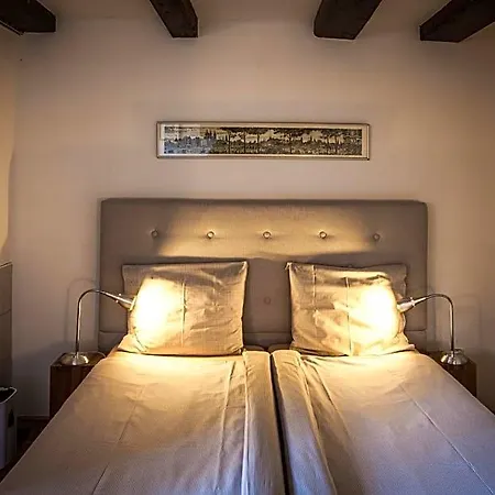 Bed & Breakfast No 351 On The Canal Amsterdam