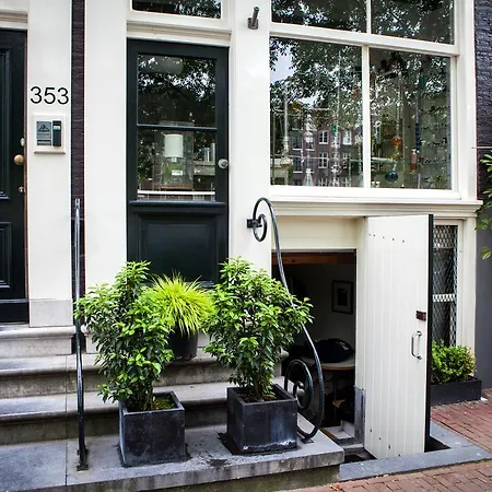 No 351 On The Canal Ámsterdam