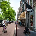 No 351 On The Canal Amszterdam